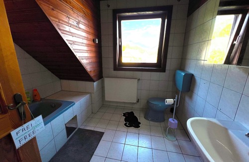 Hohenthurn House | Fair-priced and compact rooms overlooking Dobratsch (10 mins to Dreiländereck)