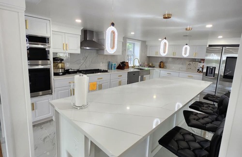 Pembroke House | Dream Lake House View Getaway