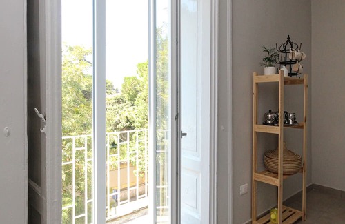 Centro Storico House | Holiday Home 'Appartamento Carolina' with Shared Terrace, Wi-Fi and Air Conditioning