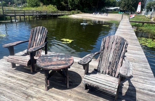 Summerfield House | Charming 2-bedroom lakefront house in Summerfield with WiFi and AC