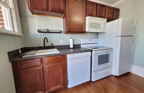 Greer Apartment | Southern charmer in Greer nhistoric district, walk to downtown