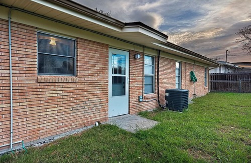 Bay Area House | Cute and Cozy 3-2-1 home in Corpus Christi in Great Area next to the Mall!