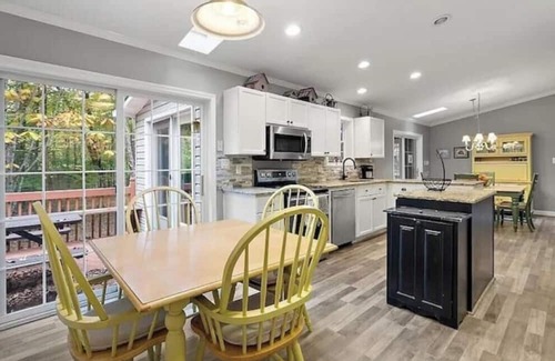 Charter Hills House | Scenic Solitude Adjustment