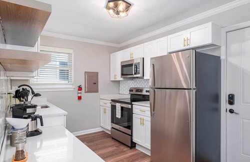 Cottage Line Apartment | The Tide Suite /Direct Beach Access