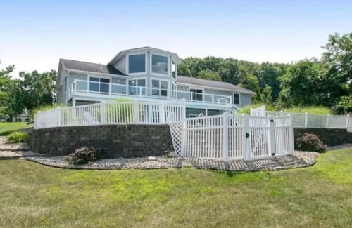 South Bend House | Spacious 4-bedroom house in charming South Bend, WiFi, Near Notre Dame