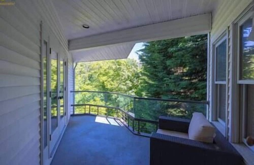 Magnolia House | Spacious Lux 1BR Magnolia Escape