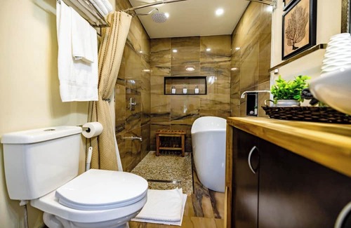 Quinte West House | Brighton escape