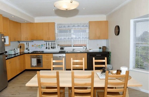 Katoomba Villa | Blue Mountains Katoomba Holiday Cottage