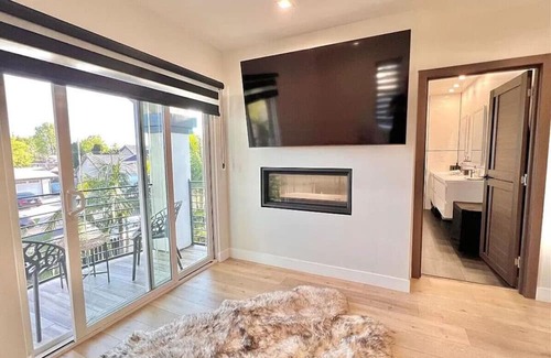 Granada Hills North House | ৎ୭ Gunther Luxurious Abodeৎ୭