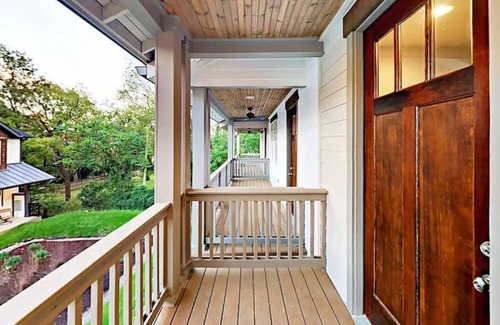 Historic Waverly House | 25% Off Sept 26-28! Perfect Location W/Private Balcony