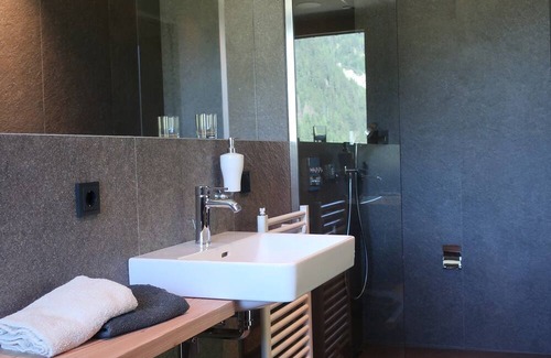 Stelvio Apartment | Rumwaldhof Neue, Ruhige Ferienwohnungen mit Ausblick auf die Ortler Nordwand