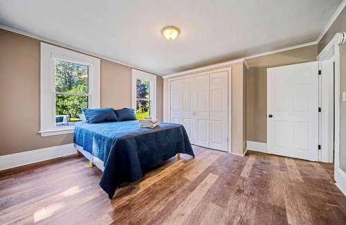 Southern Coast Apartment | Charming 2bedroom apartment with WiFi and fitness room in heart of downtown Saco