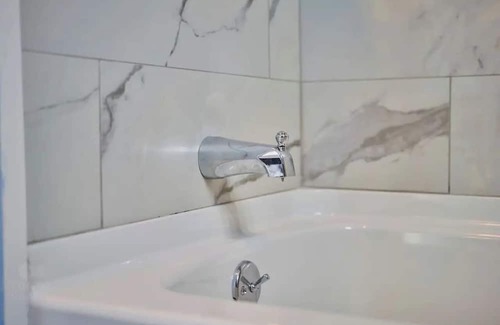 Southern Coast Apartment | Charming 2bedroom apartment with WiFi and fitness room in heart of downtown Saco