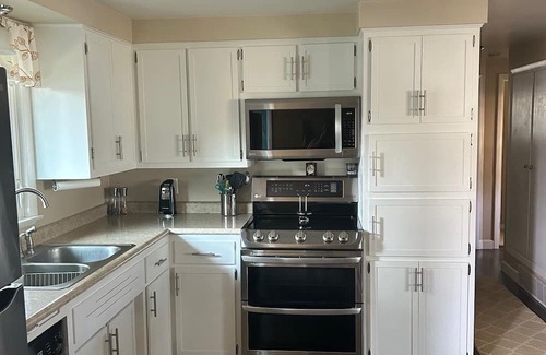Allouez House | Green Bay Home- 2 bedroom, 1 bath