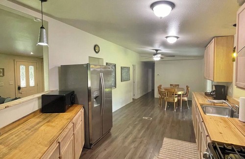 Squaw Valley House | Spacious Private 3bdr 2 bath Squaw Valley/Dunlap·WiFi·AC·lawn·Kings Cyn Ntl Park