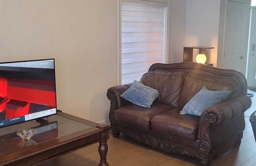 County of Brant House | Amazing COMFY One bedroom in Paris in a pretty and quiet place very close to 403