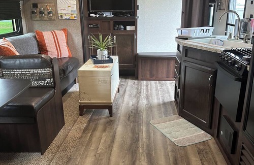 Stroudsburg House | Cozy 2-bedroom RV in awesome Stroudsburg with AC, WiFi