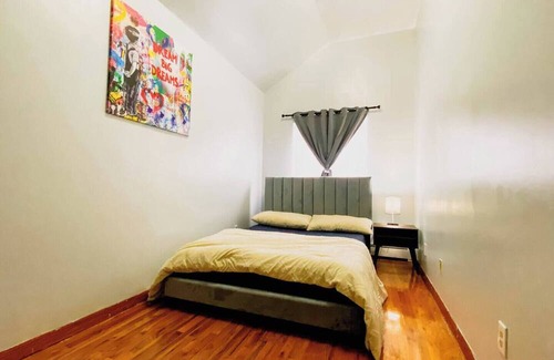 Mott Haven House | Cozy 2BR Haven w/ Walk-in Closet and Tranquil Vibe