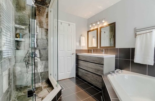 Halton Regional Municipality House | Stylish with outdoor hot tub - Golf and Ski