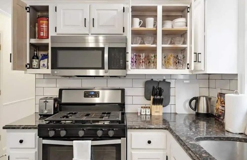 Constable Hook Apartment | Free Parking - Immaculate Stay Near NYC & Newark!