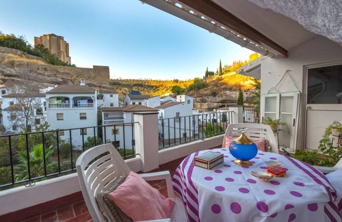 Setenil de las Bodegas House | Country House 'Casa Rural Bellavista' with Mountain View, Private Terrace and Wi-Fi