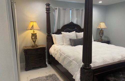 South Side House | Spacious 5-bedroom house in charming Corpus Christi with AC, WiFi