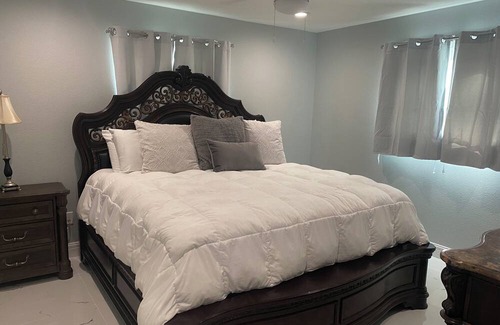 South Side House | Spacious 5-bedroom house in charming Corpus Christi with AC, WiFi