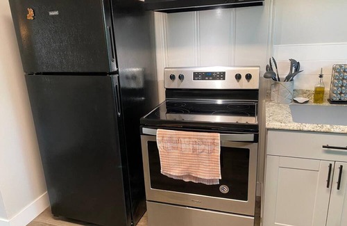 Tower District House | Pet Friendly House with Pool close to Airport, Colleges, Yosemite and Sequoia