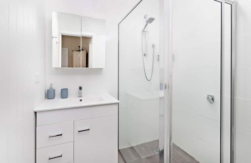 Shoalhaven Heads House | River Road Cottage, Shoalhaven Heads. Early check in, late check out !