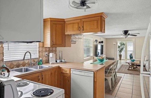 Bradenton House | Heated Pool + Near IMG & Beaches + King Bed + 4BR