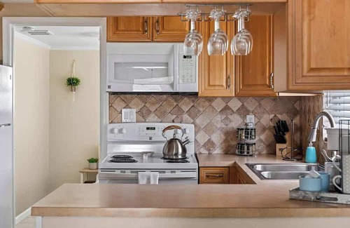 Bradenton House | Heated Pool + Near IMG & Beaches + King Bed + 4BR