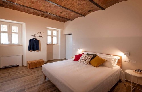 La Morra Apartment | App.#2 Pet Friendly! P. Earth