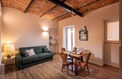 La Morra Apartment | App.#2 Pet Friendly! P. Earth