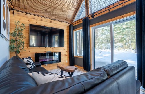 Matawinie Regional County Municipality House | Synergie des Pins | Private Domain | 30 guests
