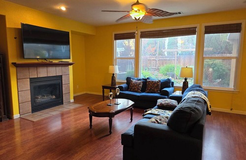 Modesto House | Entire home in Modesto CA. 3050 Sq ft.