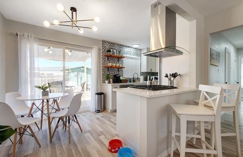 University Hills and Windsor Park House | Cutest Little House in Texas! Vintage Inspired Remodel ACL-COTA-MUELLER