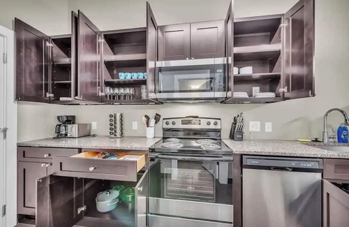 Waldron Apartment | Contemporary Loft Close to Airport Fast Wi-Fi