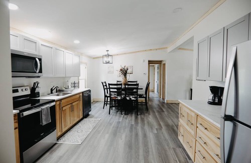 Elizabethtown House | NEW LISTING! Ranch Retreat Haven: Spacious 3BR Guest House by RedAwning