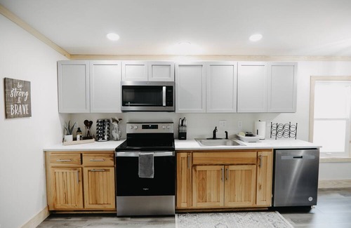Elizabethtown House | NEW LISTING! Ranch Retreat Haven: Spacious 3BR Guest House by RedAwning