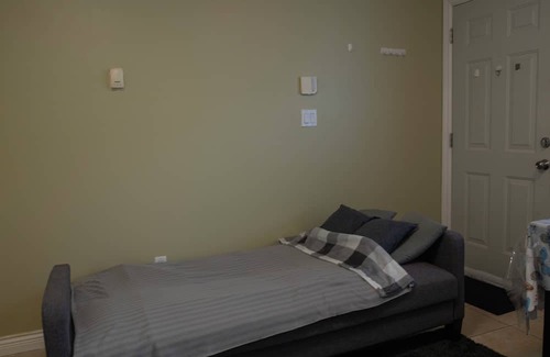 Renfrew-Collingwood House | Perfect Vancouver Getaway: Prime Central Location, Cozy 2-Bedroom Suite