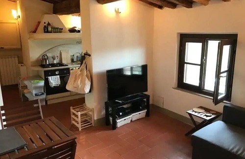 Lari Apartment | Tuscan 2 Bed Tower Apartment shared infinity pool & good cooking facilities