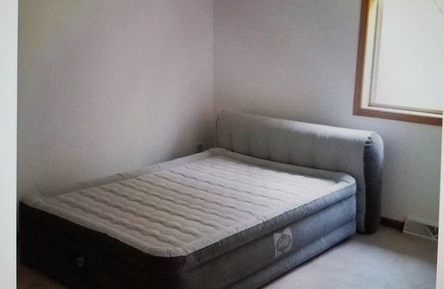 Omro House | Enjoyable house with AC in Omro for EAA! Vacant home new high queen air mattress