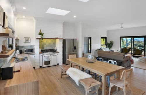 Mansfield House | Macs 75 - Luxurious Farm Getaway