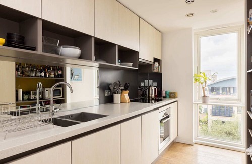 De Beauvoir Apartment | Stylish Canal View Apartment