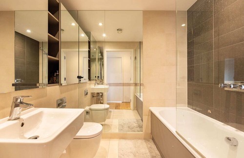 De Beauvoir Apartment | Stylish Canal View Apartment