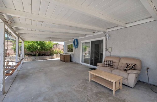Oak Park House | Spacious 5-bedroom house in marvelous Oak Park with AC, pool, WiFi