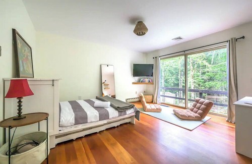 Becket House | Oak Forest Cabin: Enchanted Eden Among the Trees