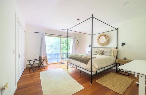 Becket House | Oak Forest Cabin: Enchanted Eden Among the Trees