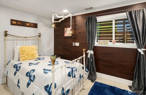 Burien House | The Rose Cliff House Water Views, Saltwater Spa, No Cleaning Fee, Lush Garden