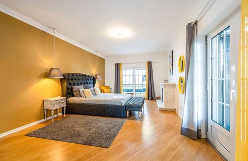 Parede Villa | Vintage Oasis in Carcavelos